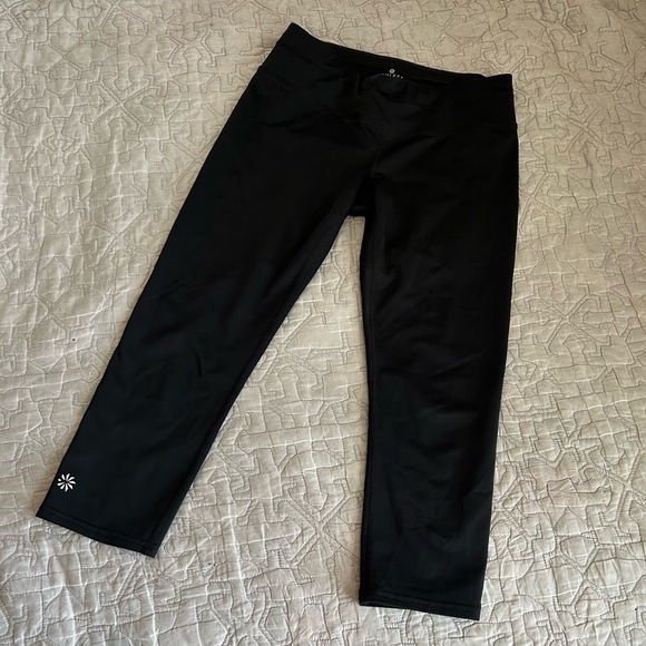 🩷ATHLETA BLACK CAPRI LEGGINGS WORKOUT ESSENTIALS BASIC GYM SIZE SMALL - Picture 3 of 7